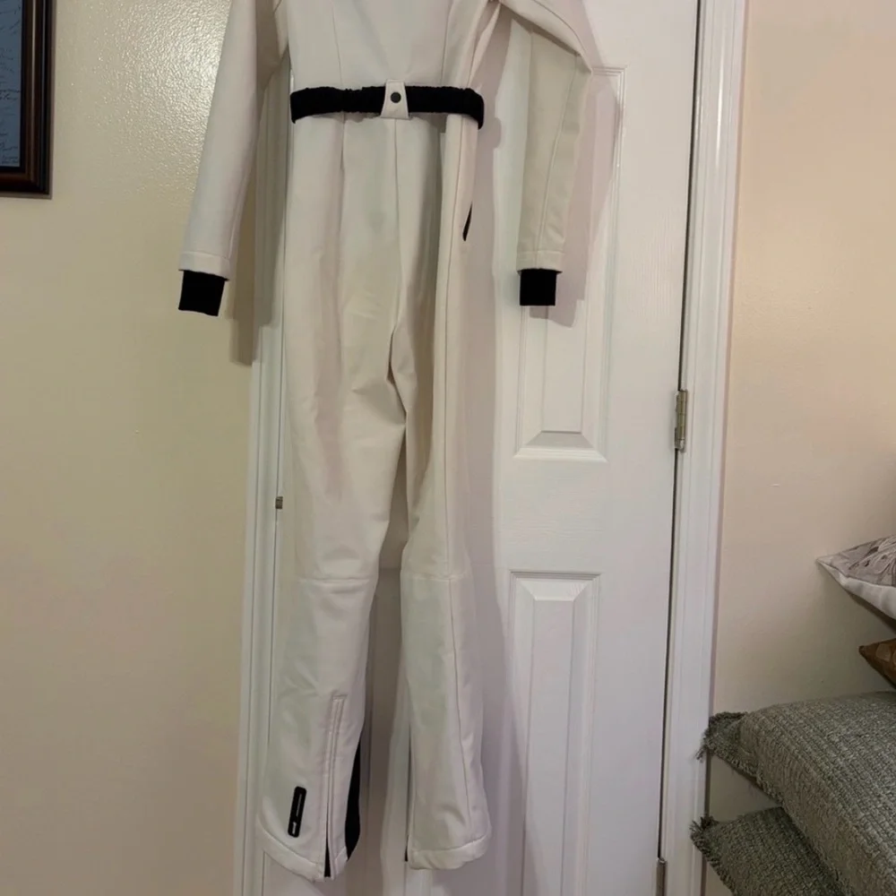 SOLD Zara Recco® Technology Ski Water Resistant/Wind Protection
Jumpsuit Size M - Picture 4 of 12